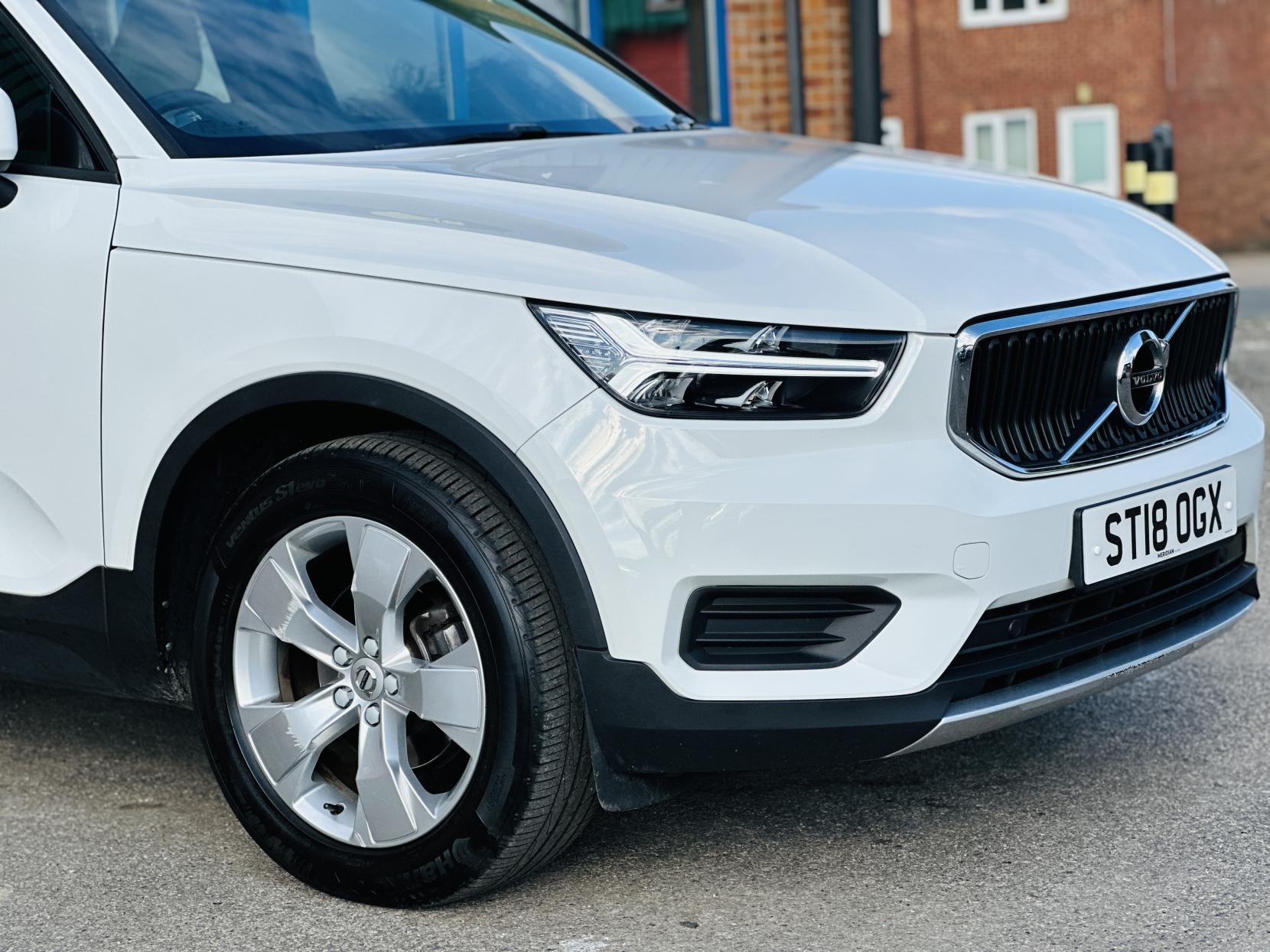 Volvo XC40 1.5 T3 Momentum SUV 5dr Petrol Manual Euro 6 (s/s) (156 ps)