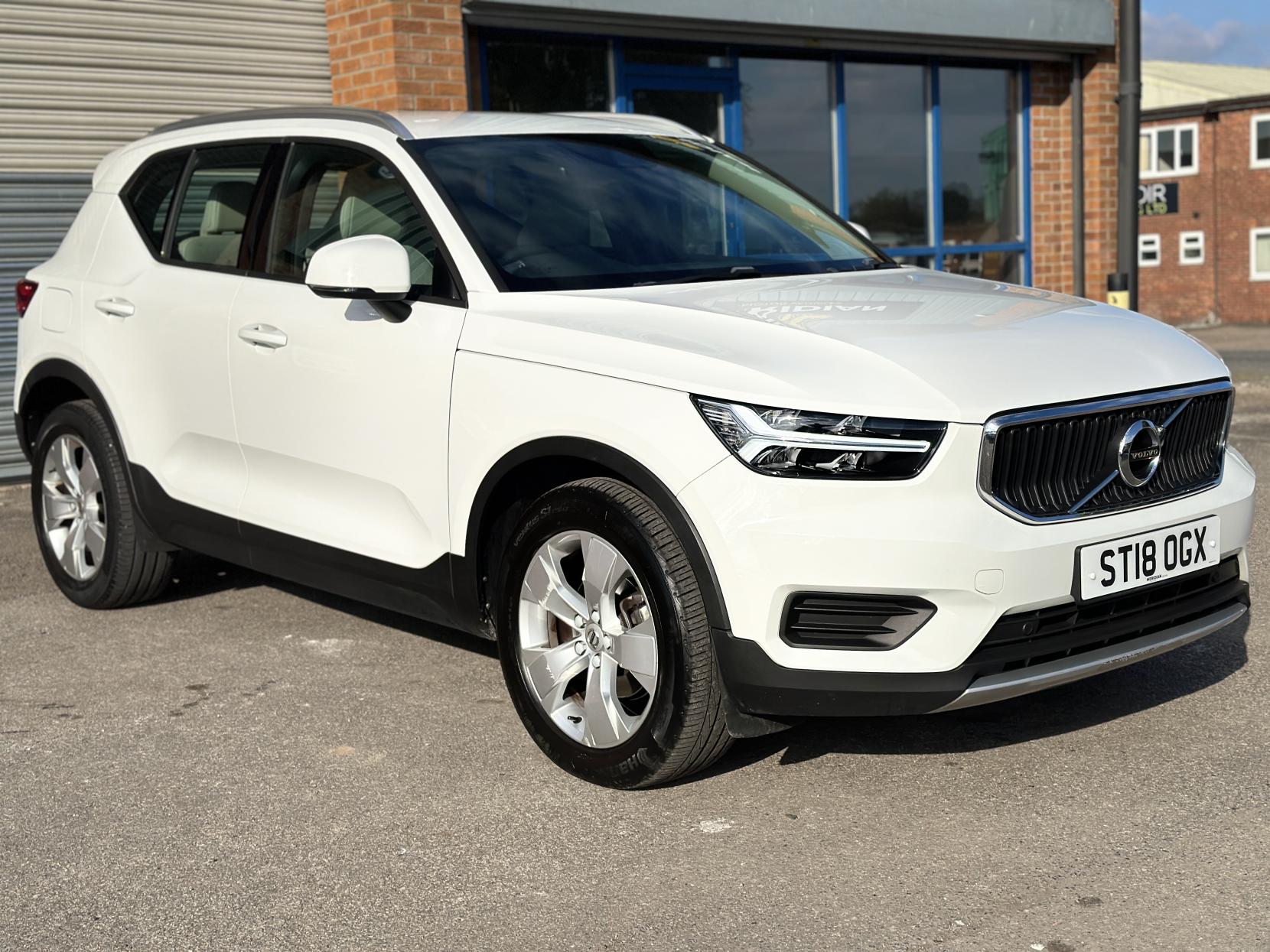 Volvo XC40 1.5 T3 Momentum SUV 5dr Petrol Manual Euro 6 (s/s) (156 ps)