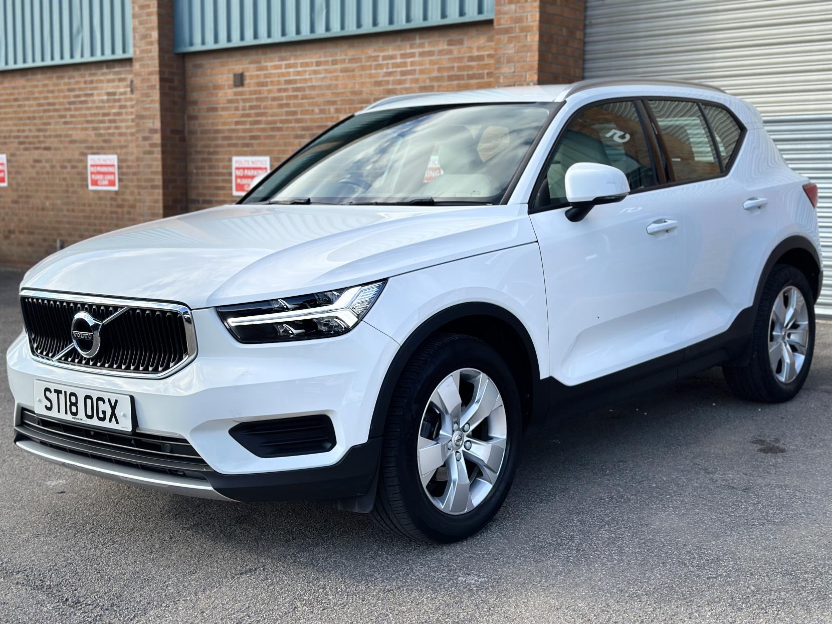 Volvo XC40 1.5 T3 Momentum SUV 5dr Petrol Manual Euro 6 (s/s) (156 ps)