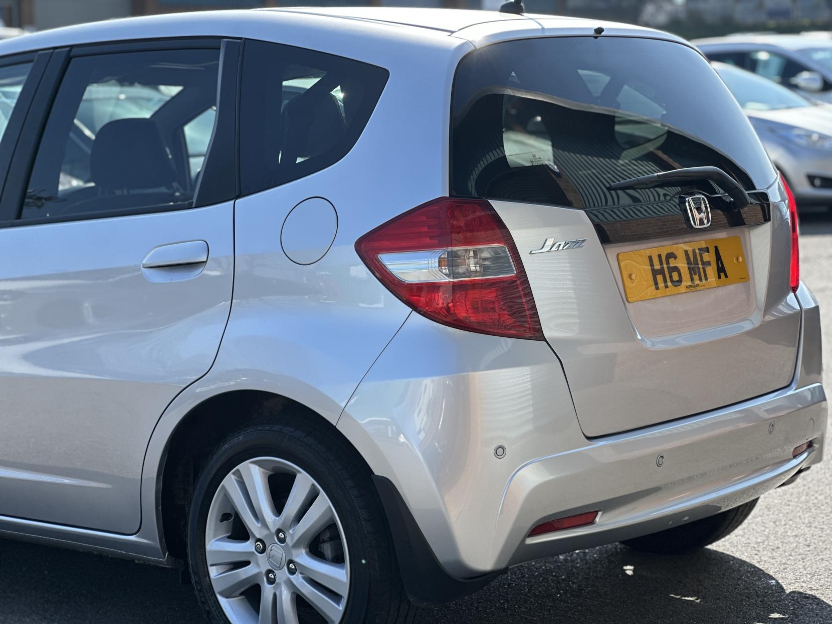 Honda Jazz 1.4 i-VTEC EX Hatchback 5dr Petrol CVT Euro 5 (99 ps)