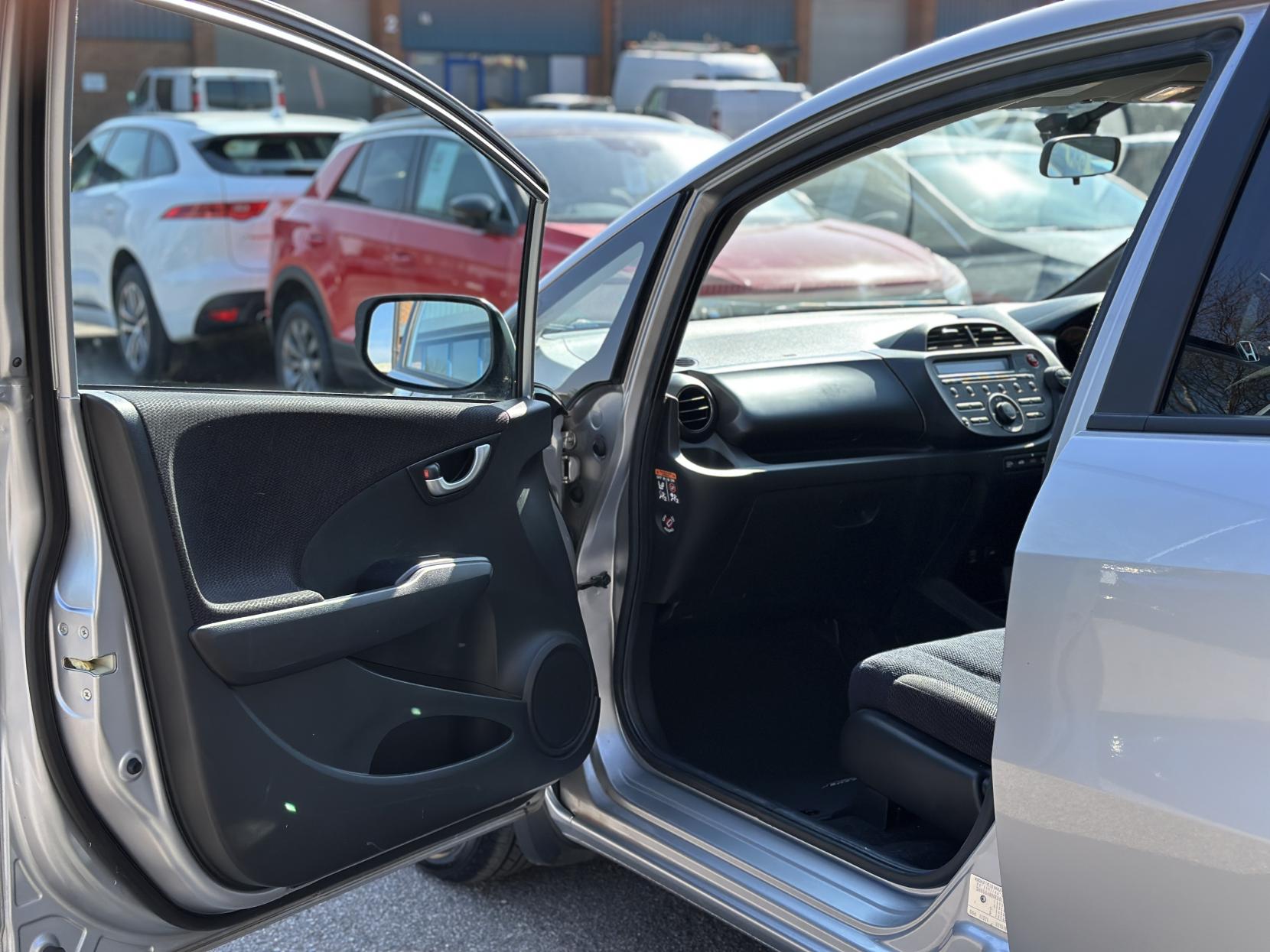 Honda Jazz 1.4 i-VTEC EX Hatchback 5dr Petrol CVT Euro 5 (99 ps)