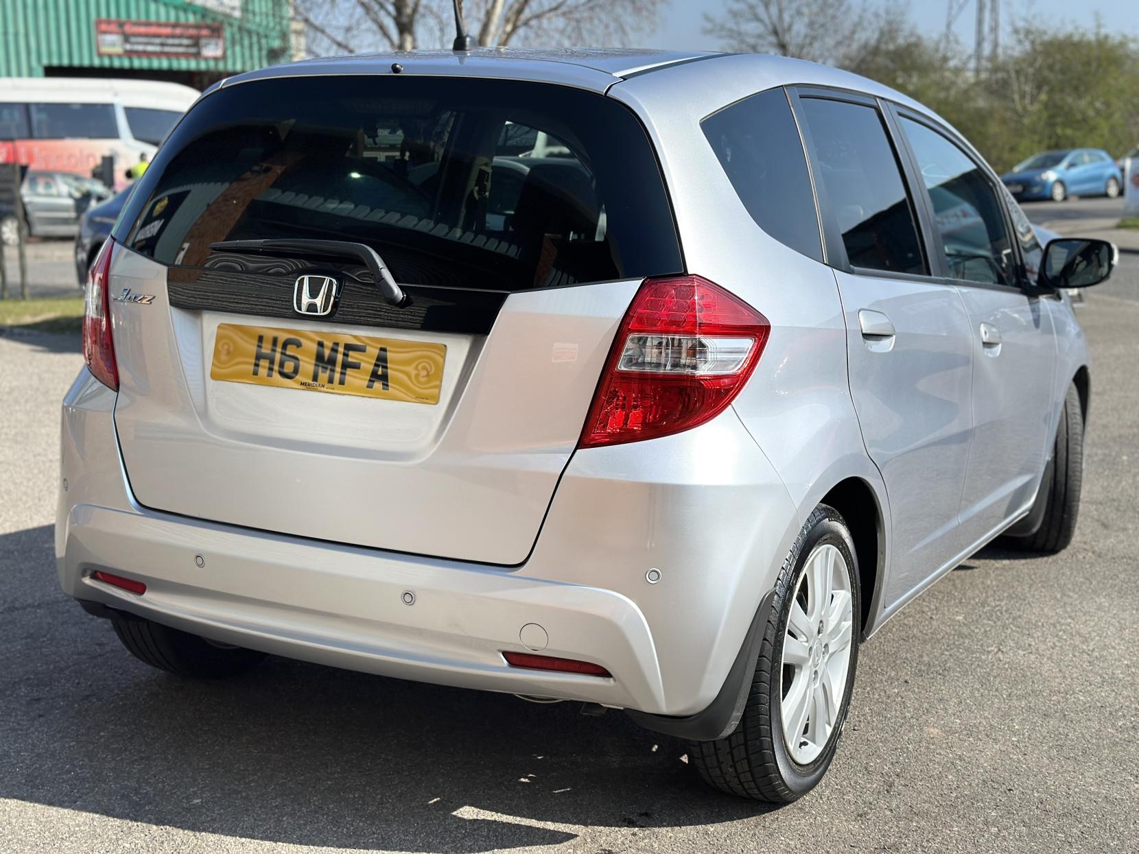 Honda Jazz 1.4 i-VTEC EX Hatchback 5dr Petrol CVT Euro 5 (99 ps)