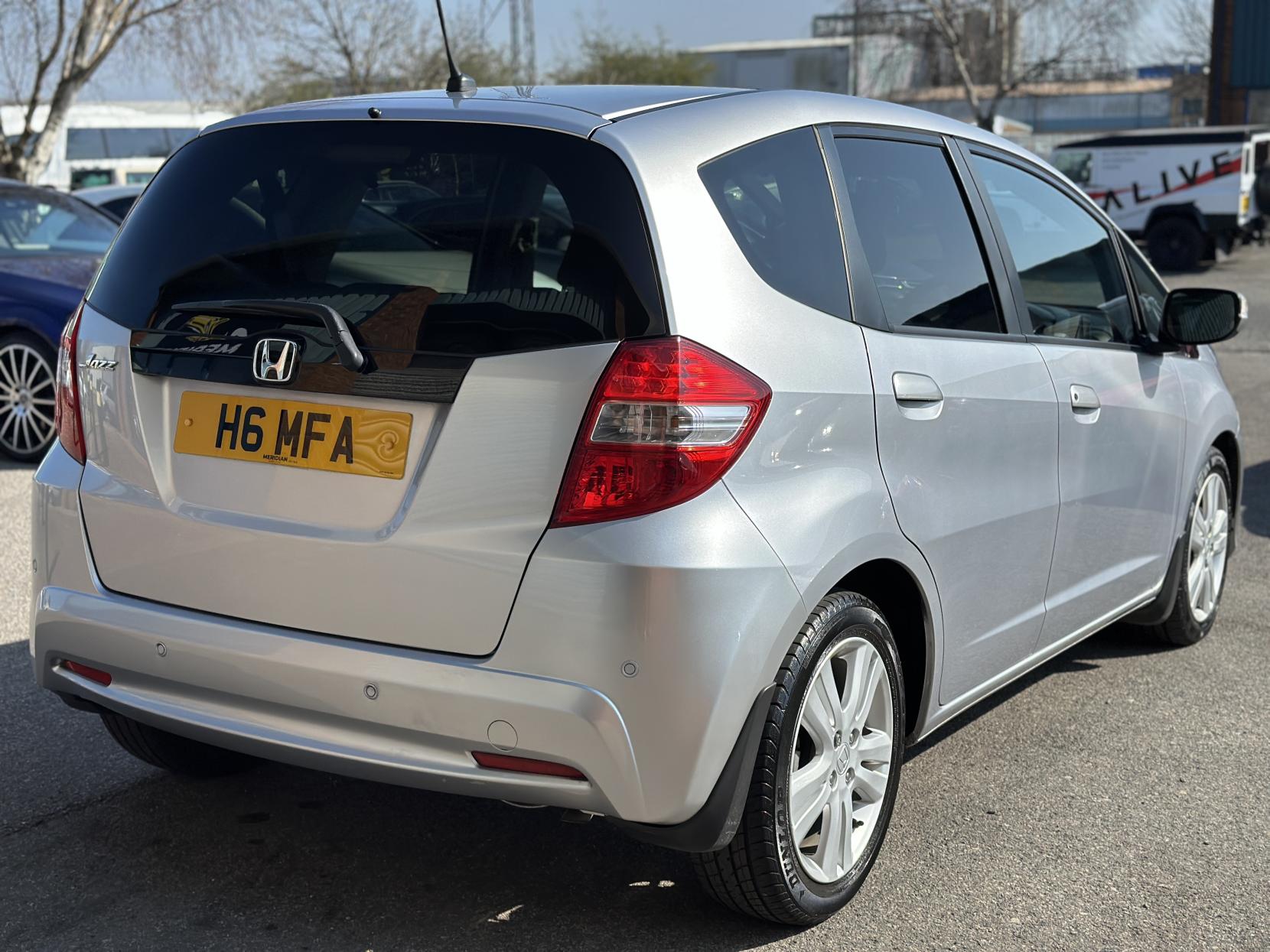 Honda Jazz 1.4 i-VTEC EX Hatchback 5dr Petrol CVT Euro 5 (99 ps)