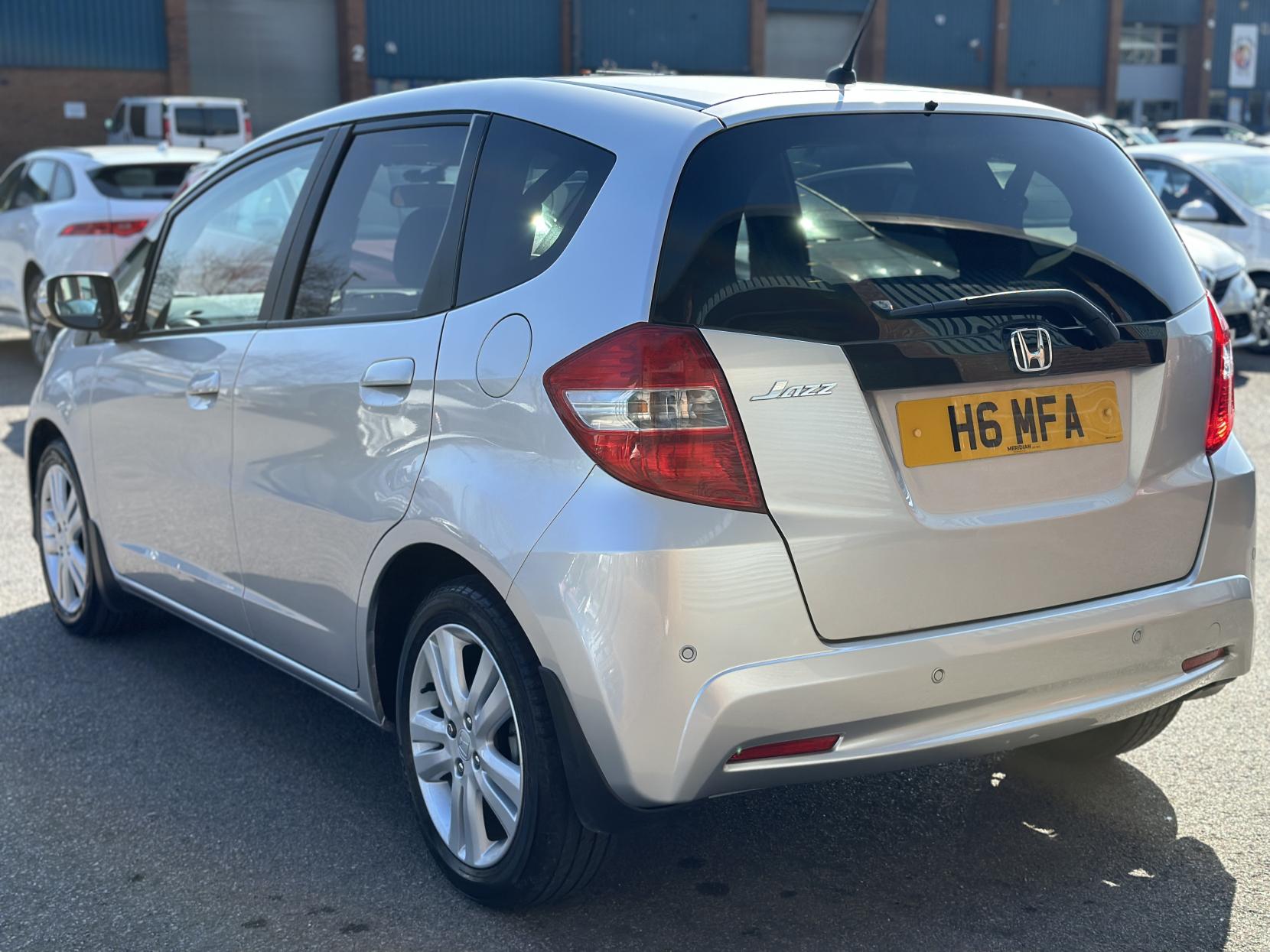 Honda Jazz 1.4 i-VTEC EX Hatchback 5dr Petrol CVT Euro 5 (99 ps)
