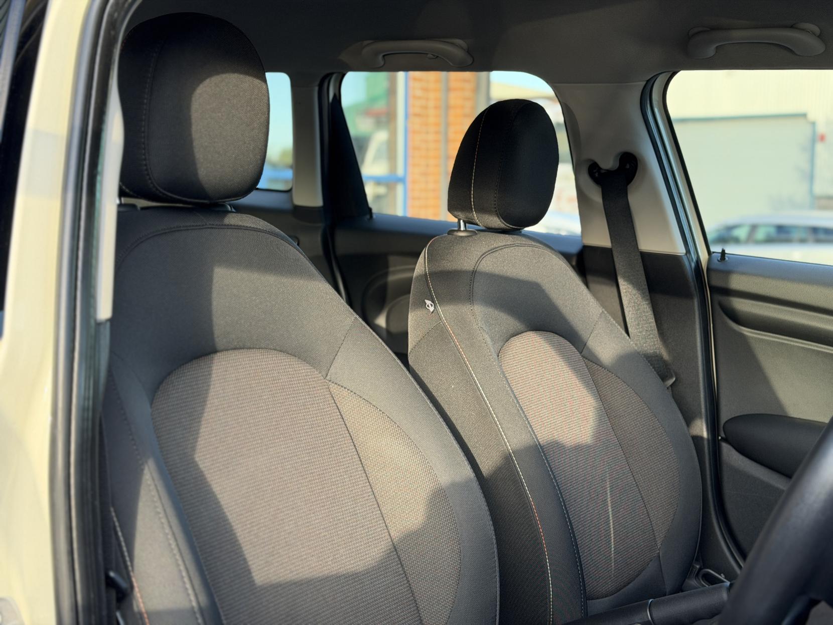 MINI Hatch 1.2 One Hatchback 5dr Petrol Auto Euro 6 (s/s) (102 ps)