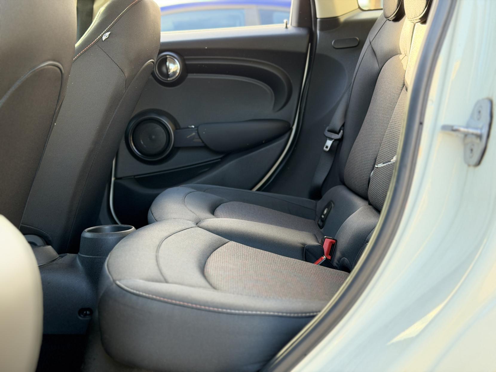 MINI Hatch 1.2 One Hatchback 5dr Petrol Auto Euro 6 (s/s) (102 ps)