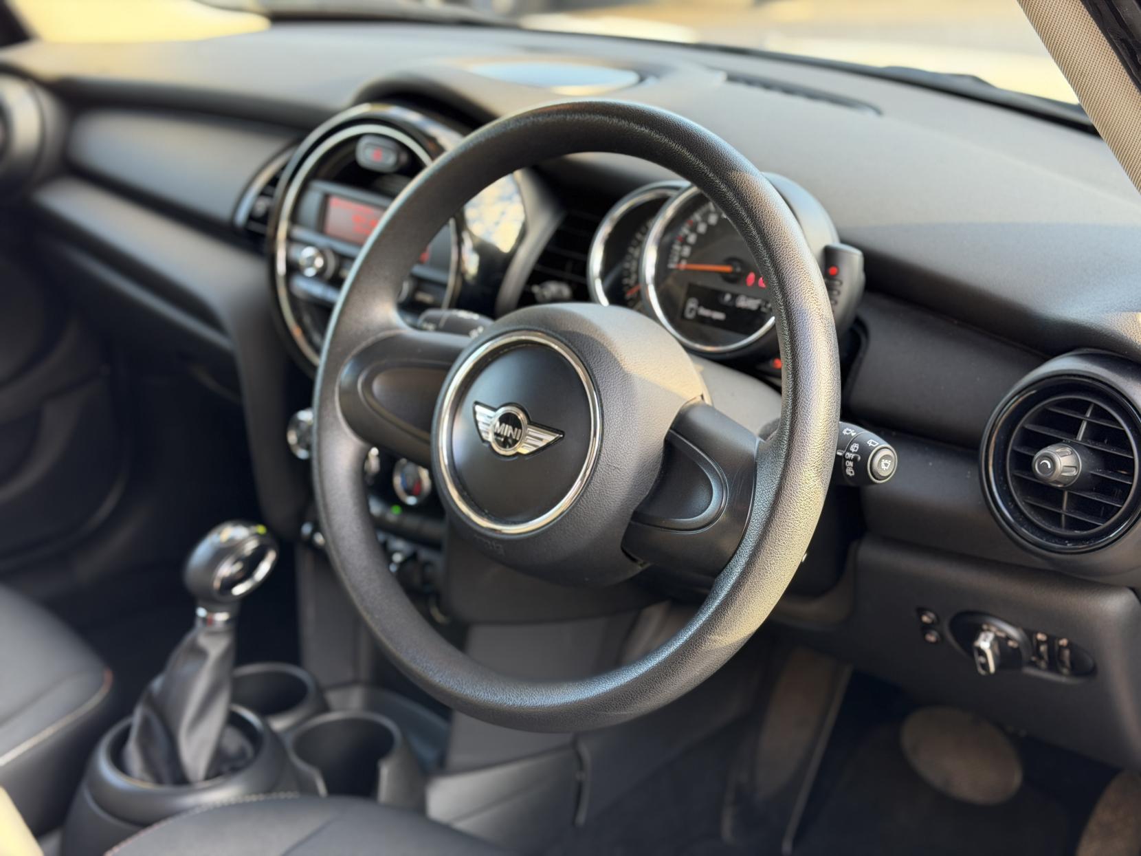 MINI Hatch 1.2 One Hatchback 5dr Petrol Auto Euro 6 (s/s) (102 ps)