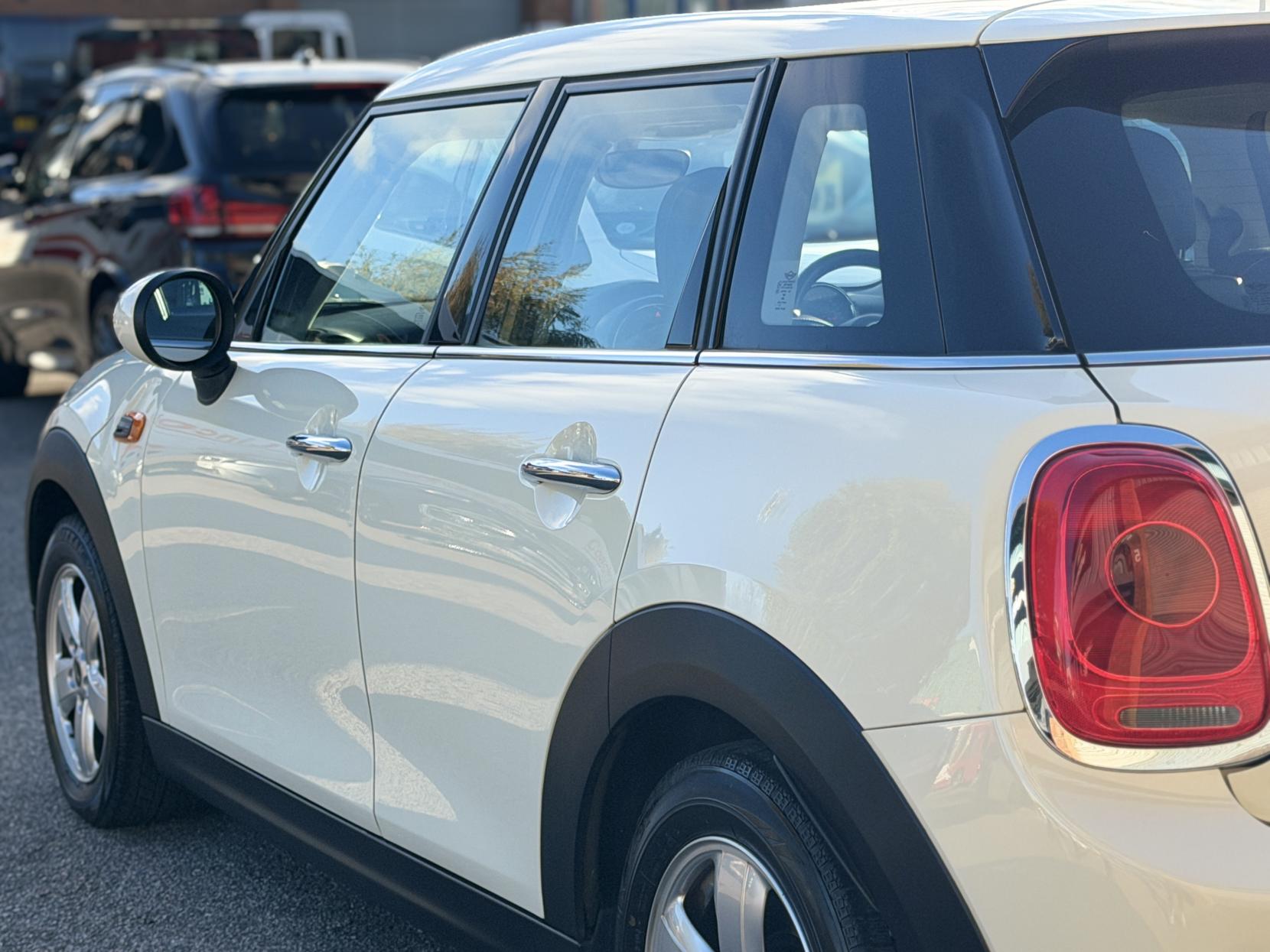 MINI Hatch 1.2 One Hatchback 5dr Petrol Auto Euro 6 (s/s) (102 ps)