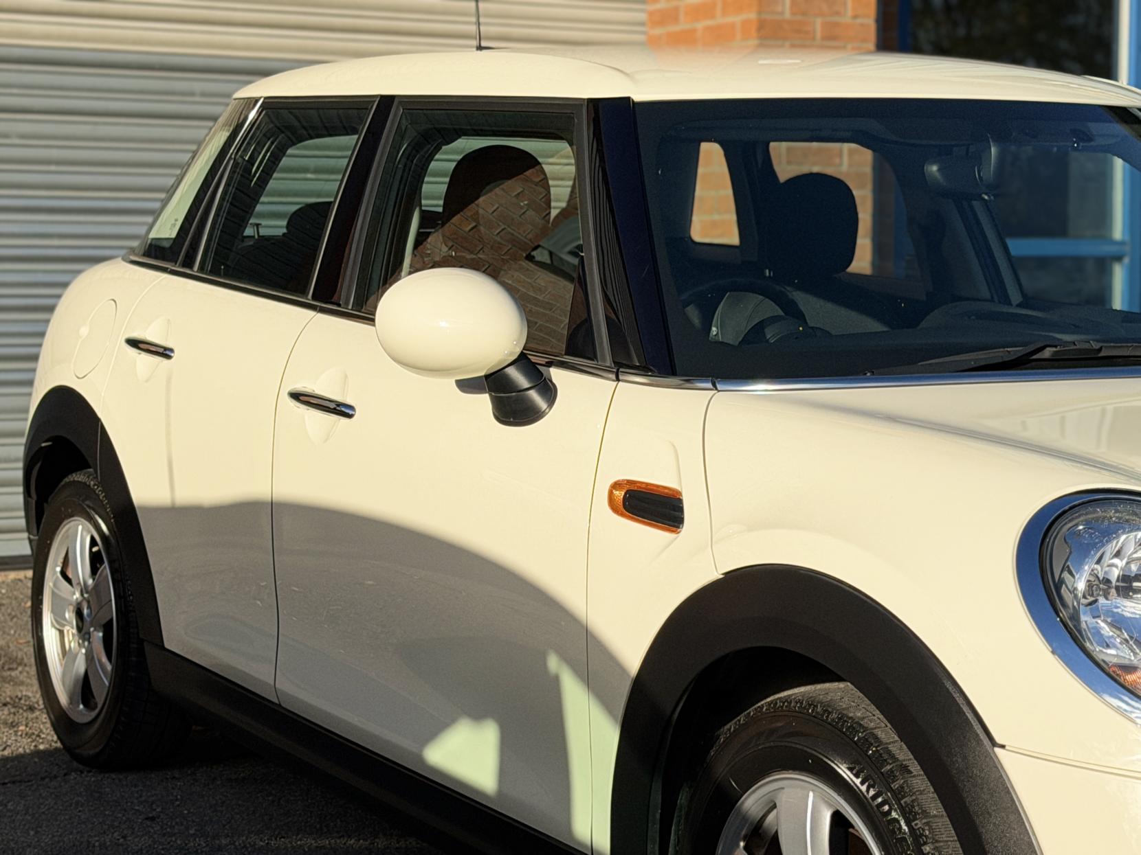 MINI Hatch 1.2 One Hatchback 5dr Petrol Auto Euro 6 (s/s) (102 ps)