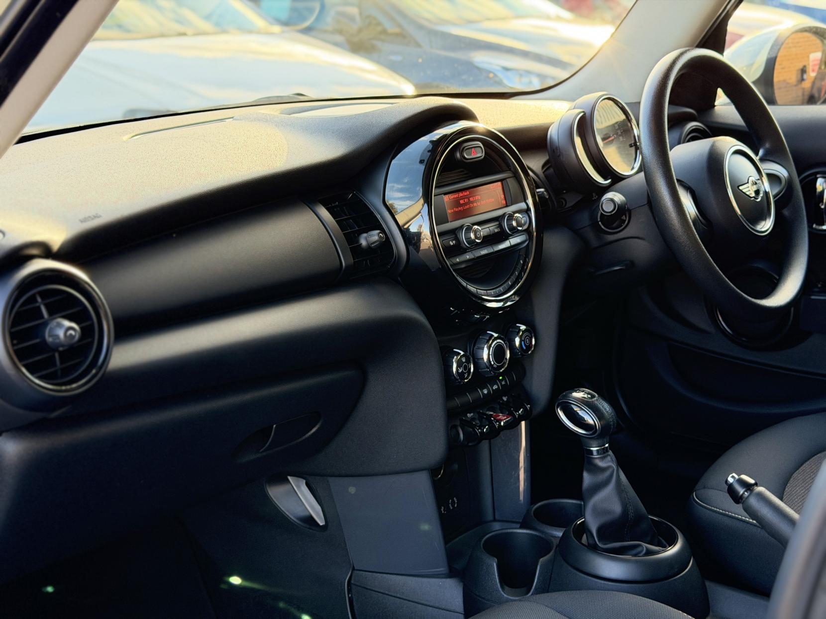 MINI Hatch 1.2 One Hatchback 5dr Petrol Auto Euro 6 (s/s) (102 ps)