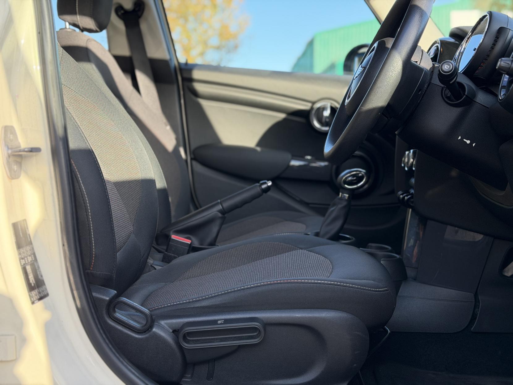 MINI Hatch 1.2 One Hatchback 5dr Petrol Auto Euro 6 (s/s) (102 ps)