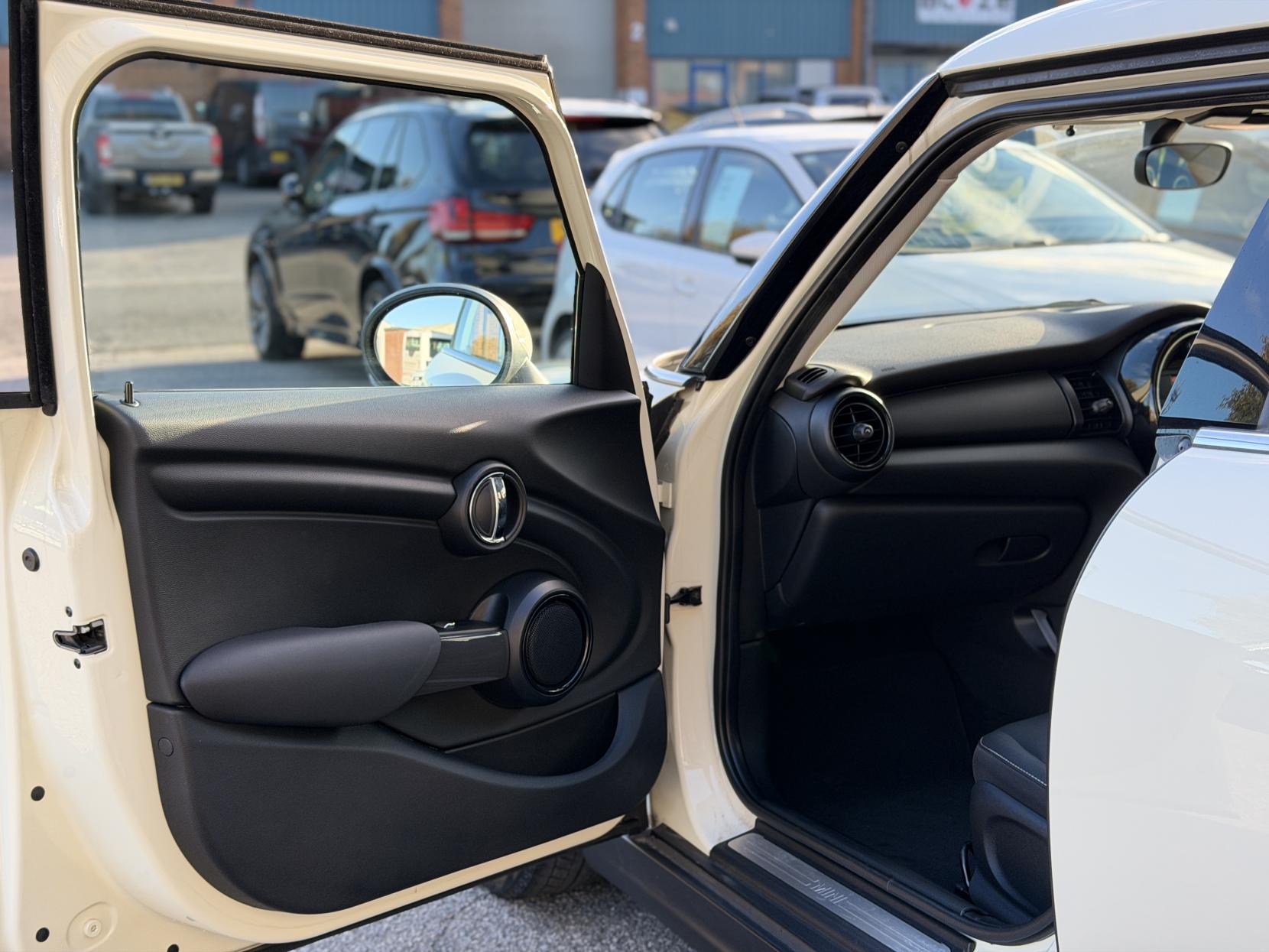 MINI Hatch 1.2 One Hatchback 5dr Petrol Auto Euro 6 (s/s) (102 ps)