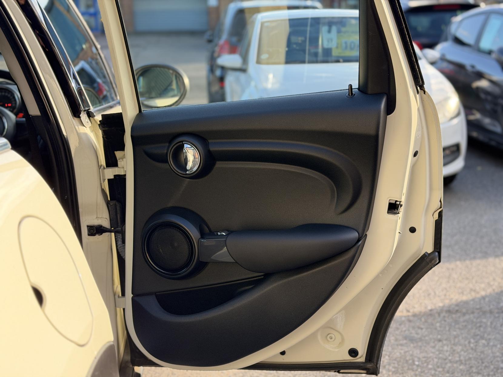 MINI Hatch 1.2 One Hatchback 5dr Petrol Auto Euro 6 (s/s) (102 ps)