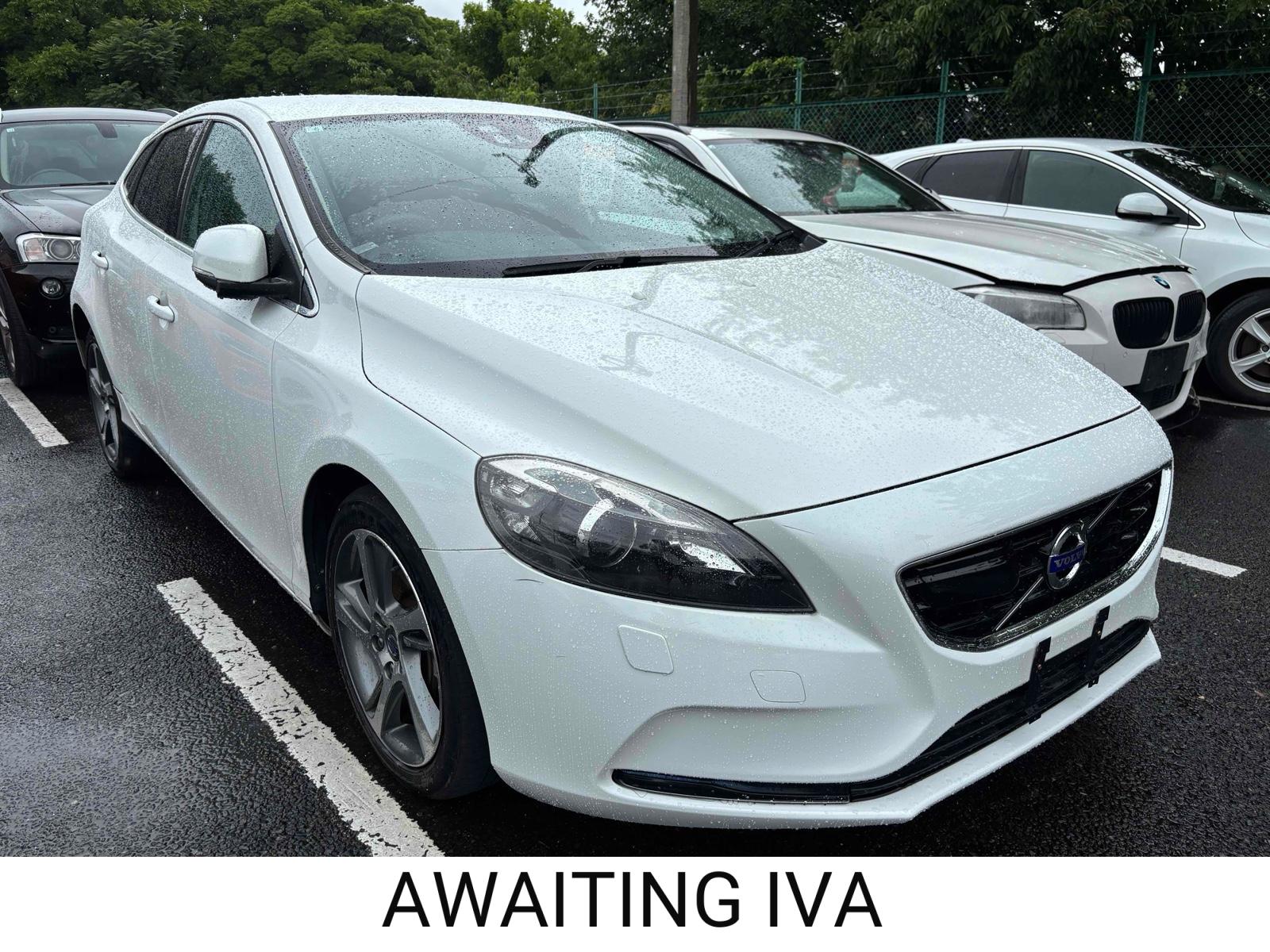 Volvo V40 2.0 D4 SE Lux Nav Hatchback 5dr Diesel Geartronic Euro 6 (s/s) (190 ps)