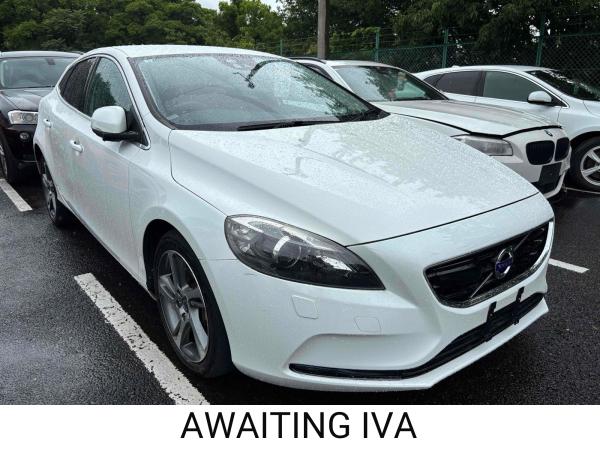 Volvo V40 2.0 D4 SE Lux Nav Hatchback 5dr Diesel Geartronic Euro 6 (s/s) (190 ps)