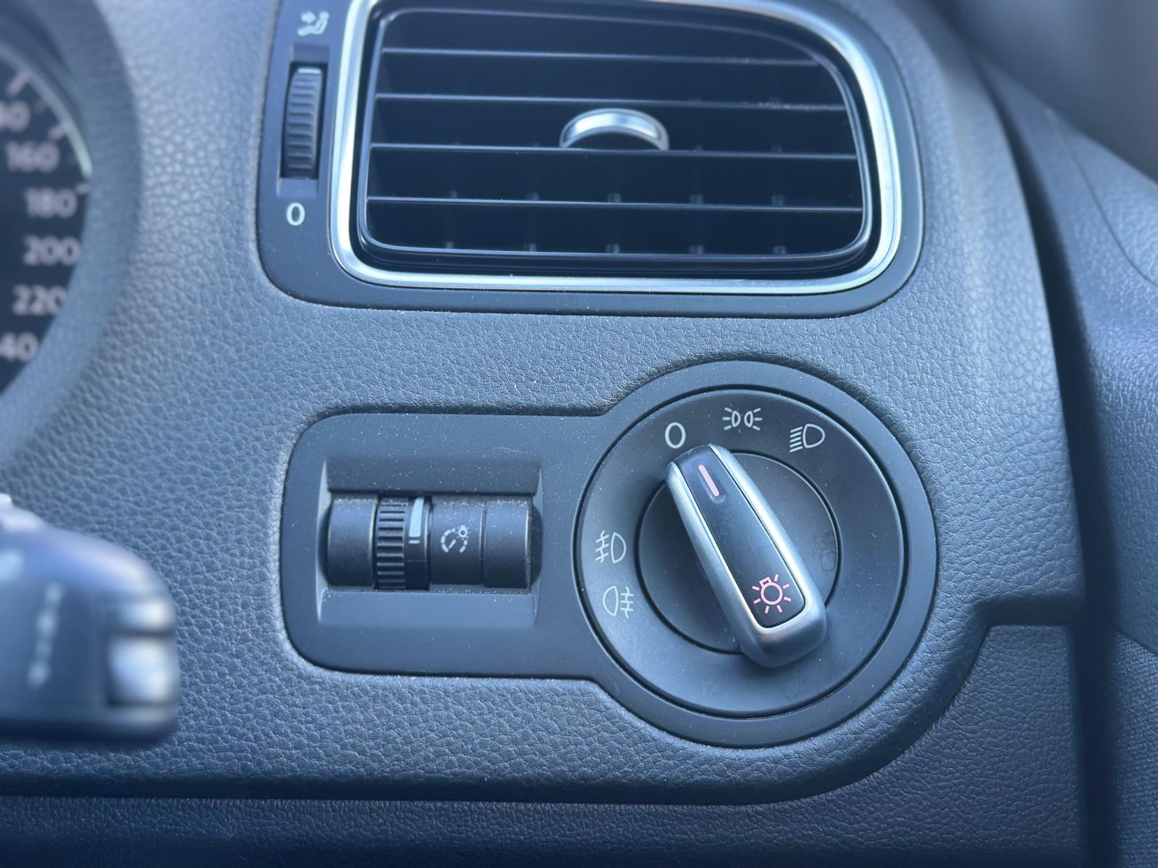 Volkswagen Polo 1.2 Hatchback (2009 - 2014)