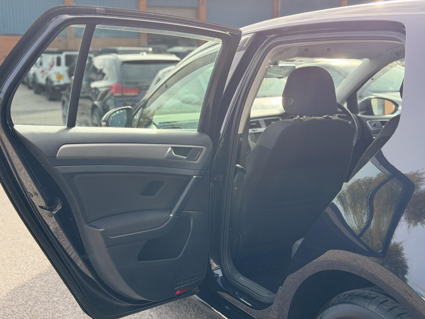 Volkswagen Golf 1.2 TSI BlueMotion Tech S Hatchback 5dr Petrol DSG Euro 5 (s/s) (105 ps)