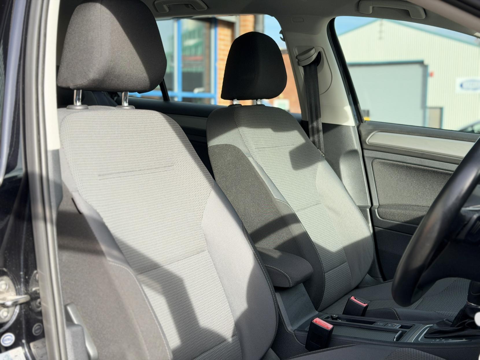 Volkswagen Golf 1.2 TSI BlueMotion Tech S Hatchback 5dr Petrol DSG Euro 5 (s/s) (105 ps)