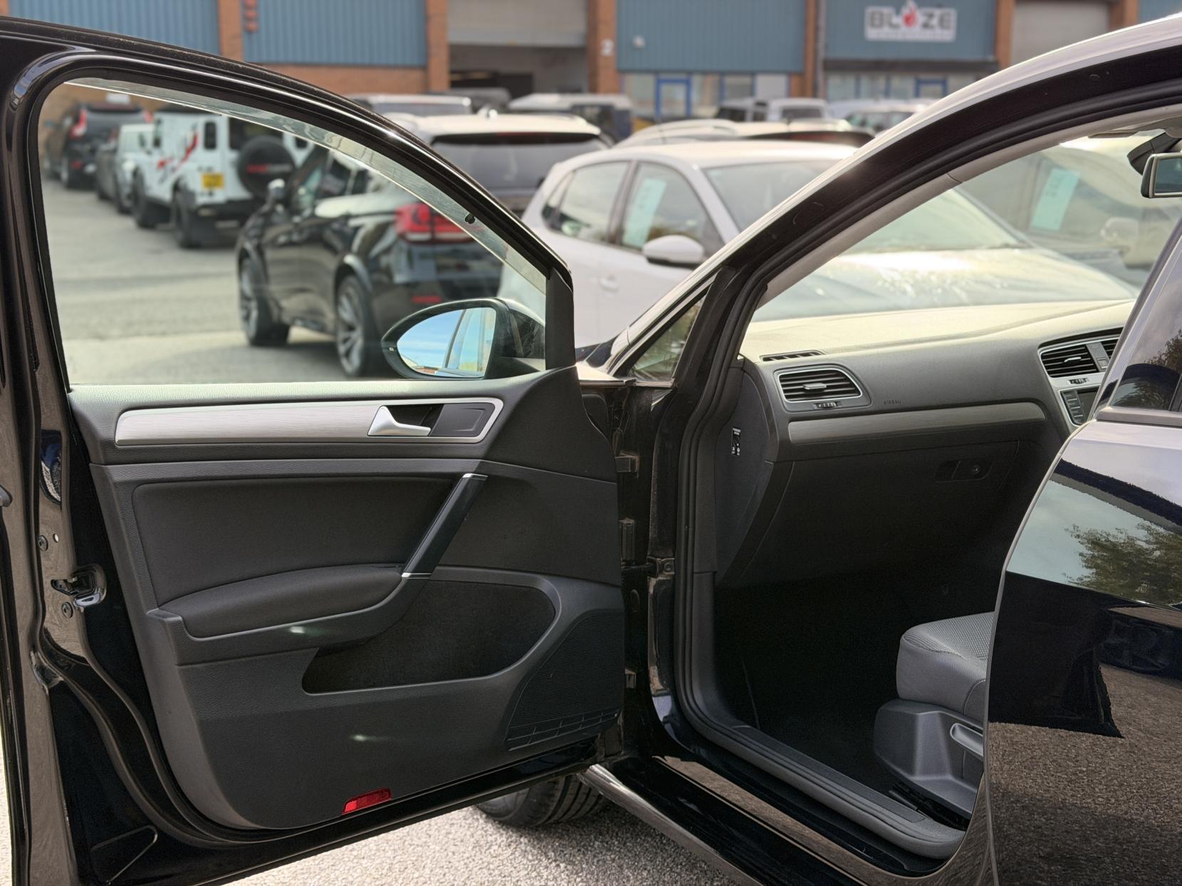 Volkswagen Golf 1.2 TSI BlueMotion Tech S Hatchback 5dr Petrol DSG Euro 5 (s/s) (105 ps)