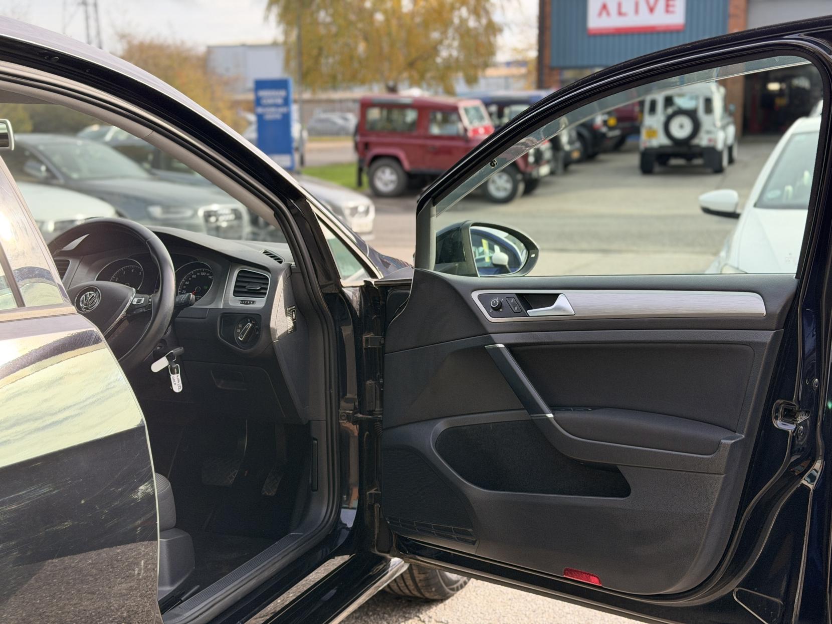 Volkswagen Golf 1.2 TSI BlueMotion Tech S Hatchback 5dr Petrol DSG Euro 5 (s/s) (105 ps)