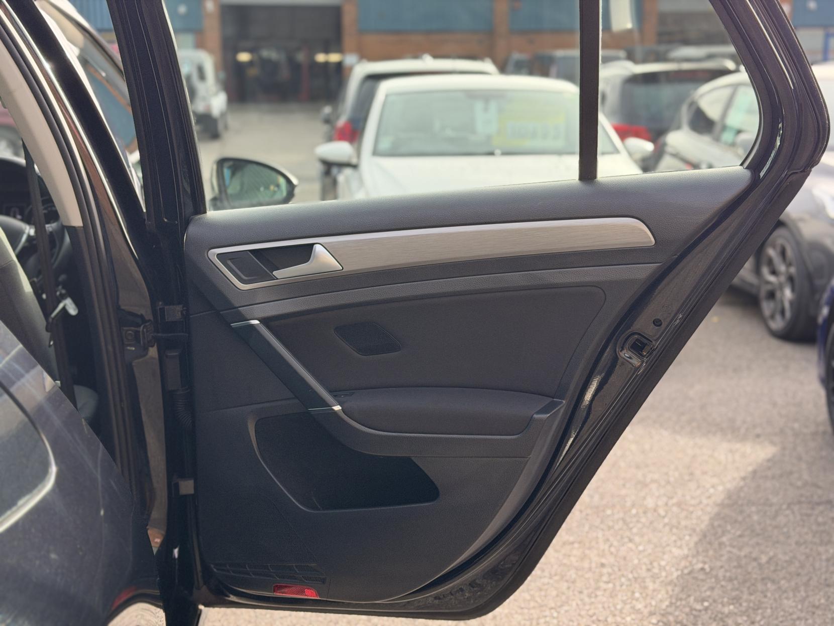 Volkswagen Golf 1.2 TSI BlueMotion Tech S Hatchback 5dr Petrol DSG Euro 5 (s/s) (105 ps)