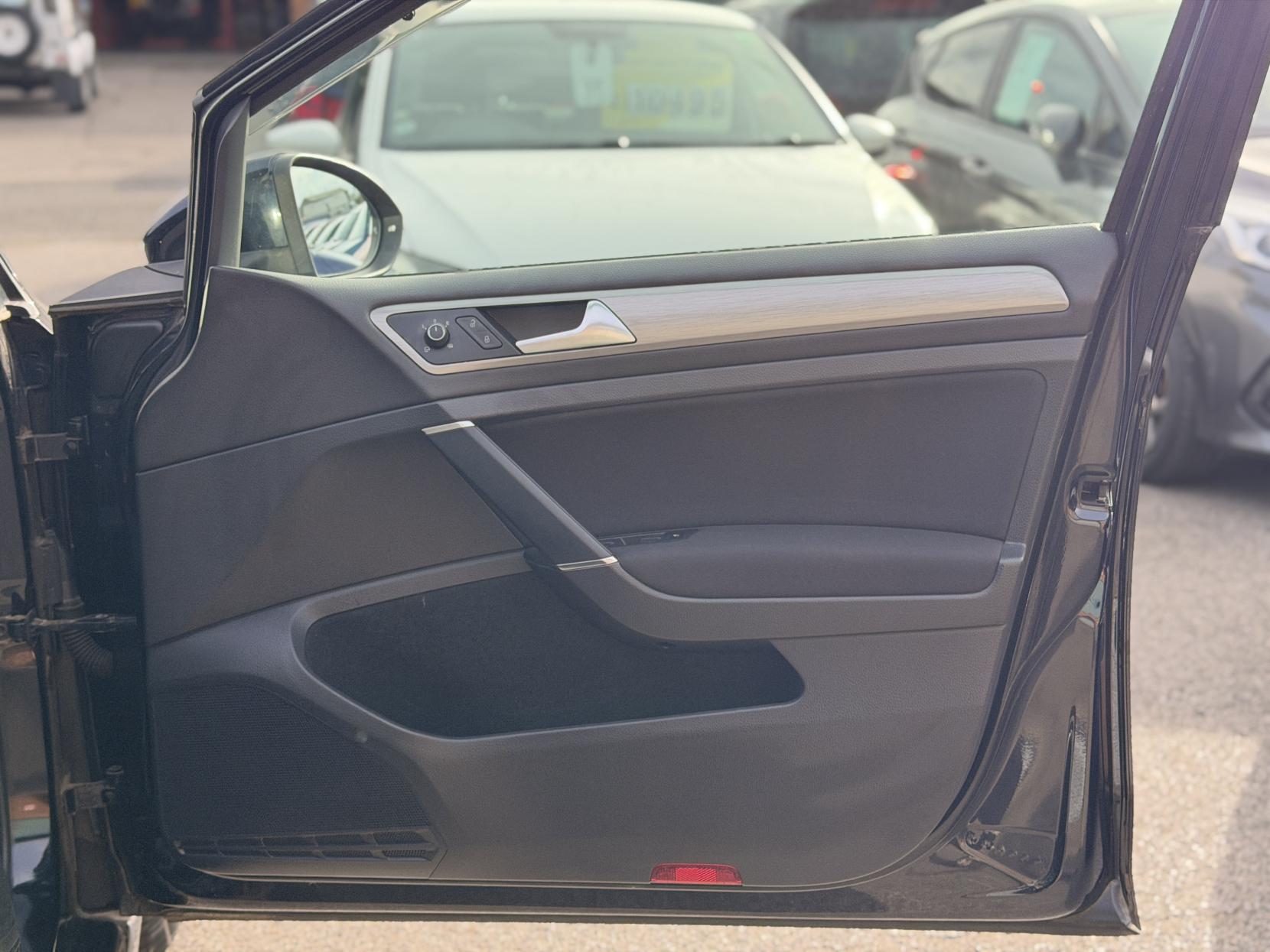 Volkswagen Golf 1.2 TSI BlueMotion Tech S Hatchback 5dr Petrol DSG Euro 5 (s/s) (105 ps)