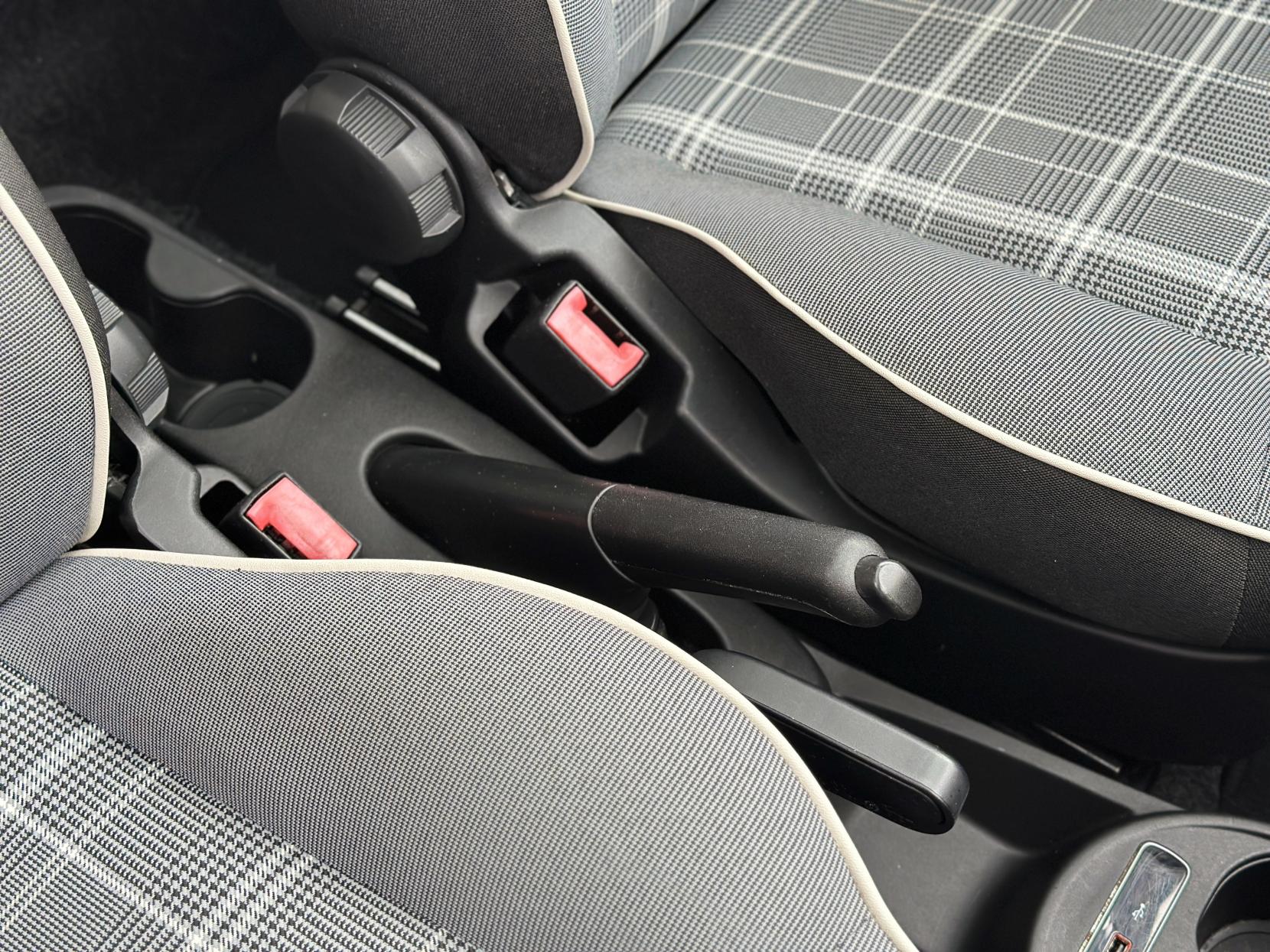 Fiat 500 1.2 Lounge Hatchback 3dr Petrol Manual Euro 6 (s/s) (69 bhp)