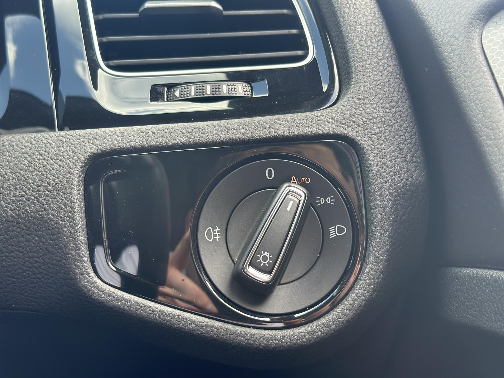 Volkswagen Golf 1.4 TSI 8.7kWh GTE Hatchback 5dr Petrol Plug-in Hybrid DSG Euro 6 (s/s) (204 ps)