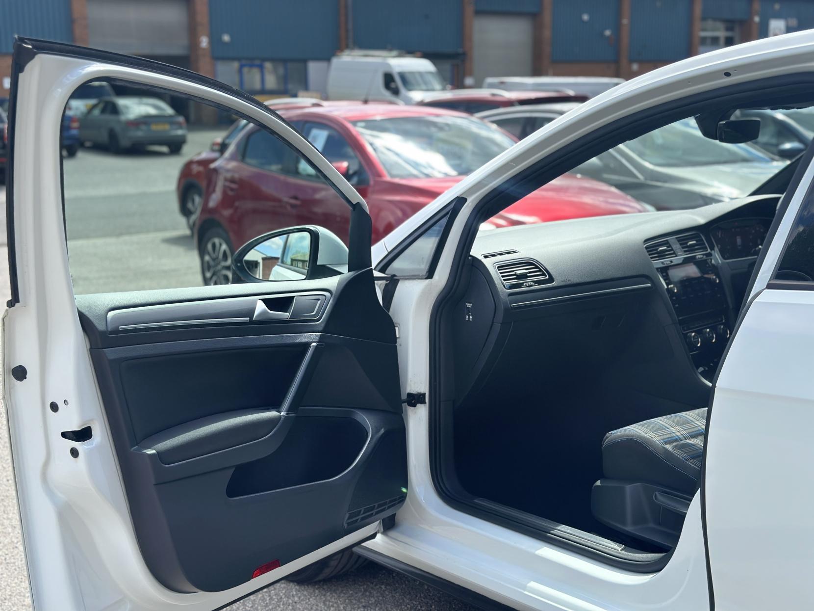 Volkswagen Golf 1.4 TSI 8.7kWh GTE Hatchback 5dr Petrol Plug-in Hybrid DSG Euro 6 (s/s) (204 ps)