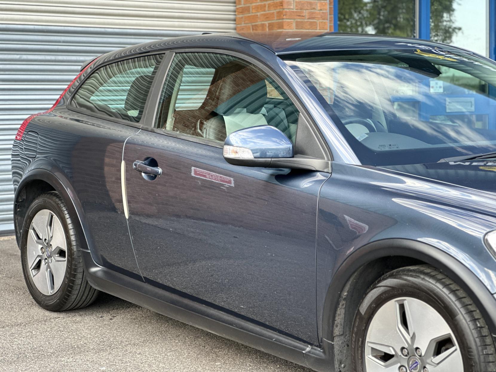 Volvo C30 1.6D DRIVe SE Sports Coupe 3dr Diesel Manual Euro 4 (109 ps)