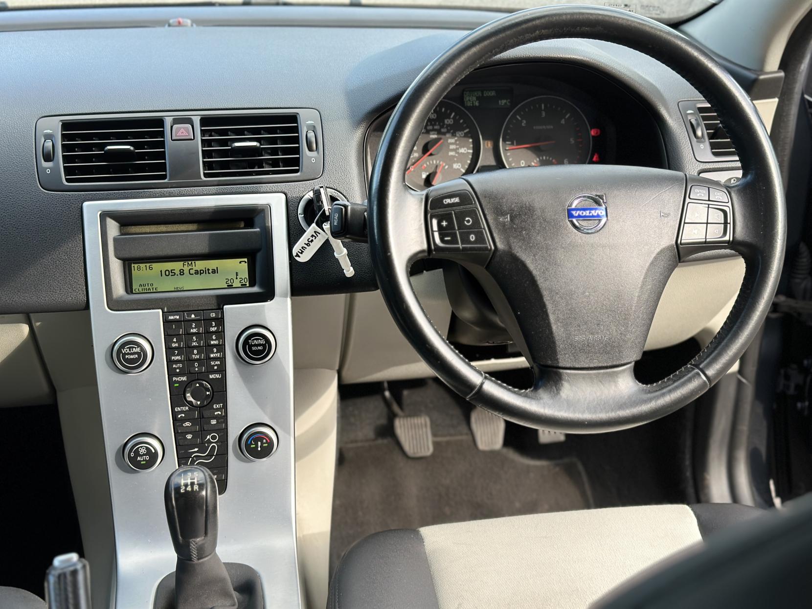Volvo C30 1.6D DRIVe SE Sports Coupe 3dr Diesel Manual Euro 4 (109 ps)