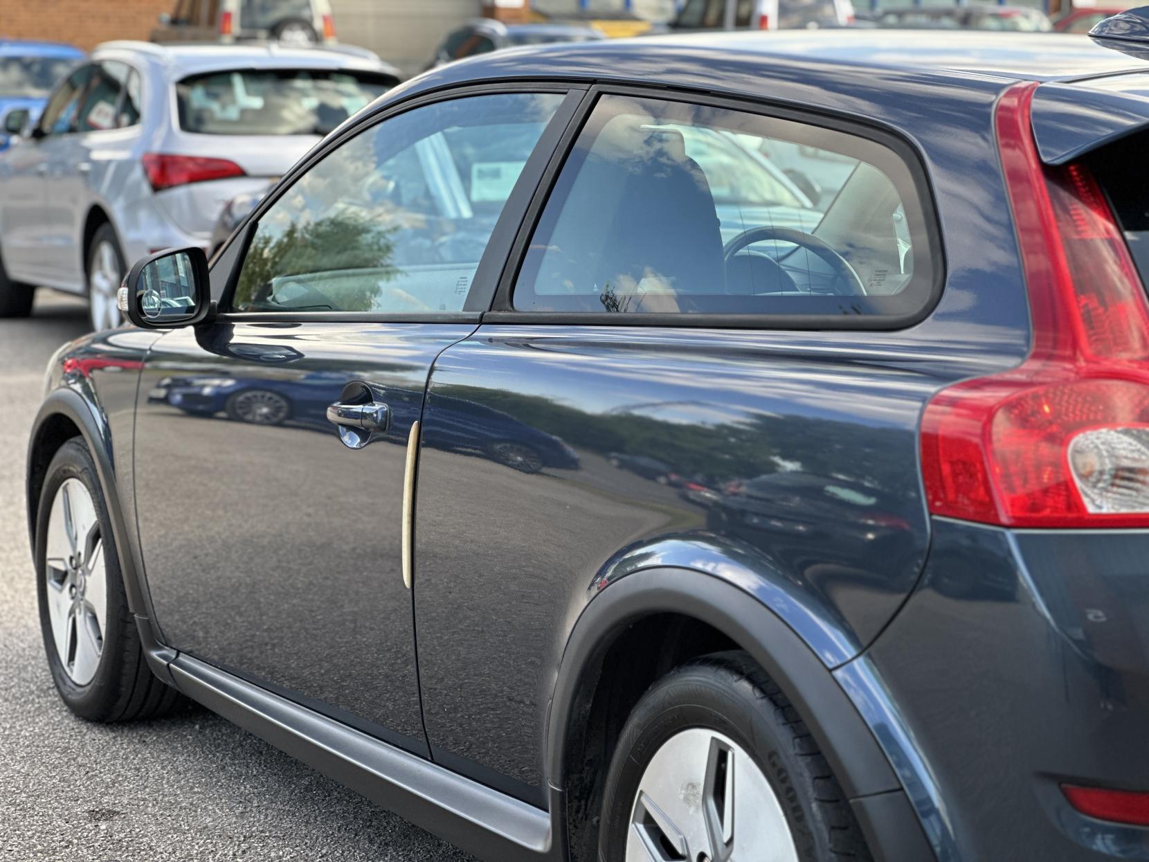 Volvo C30 1.6D DRIVe SE Sports Coupe 3dr Diesel Manual Euro 4 (109 ps)