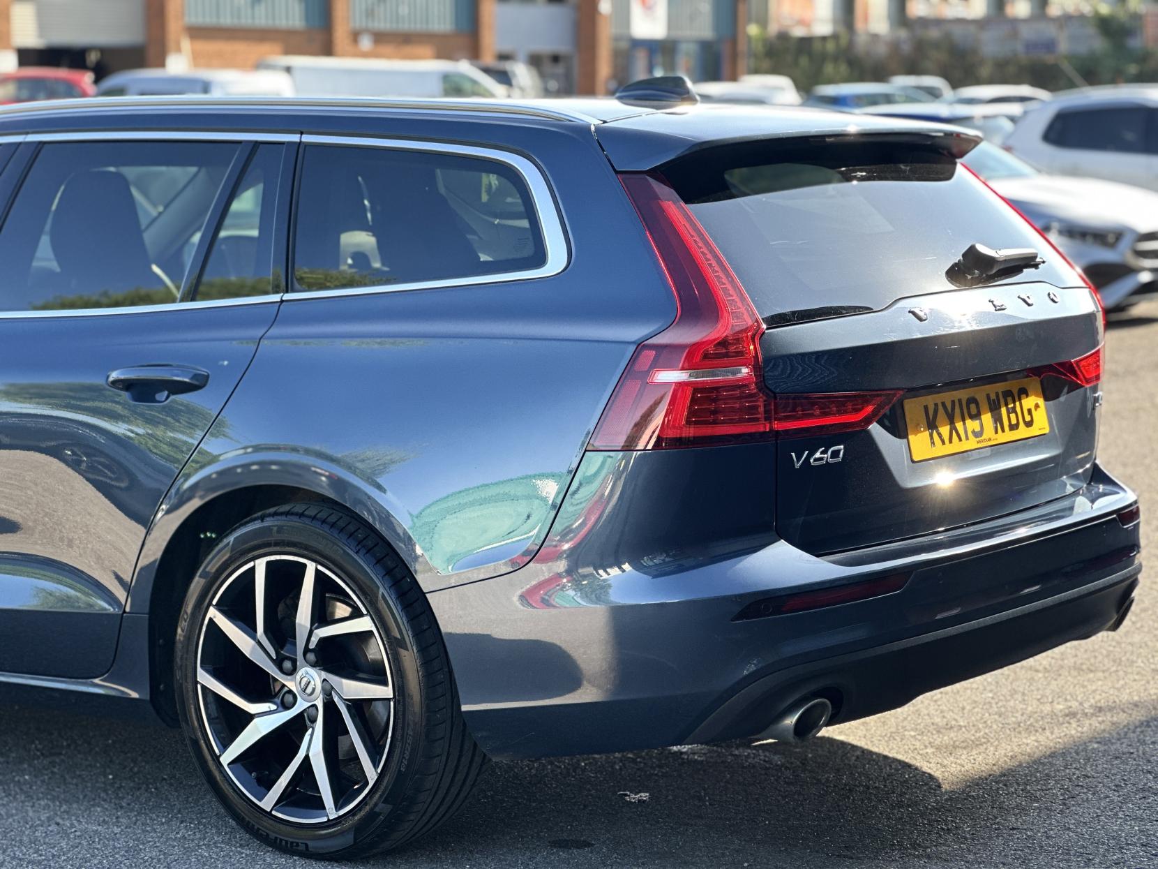 Volvo V60 2.0 D4 Momentum Pro Estate 5dr Diesel Auto Euro 6 (s/s) (190 ps)