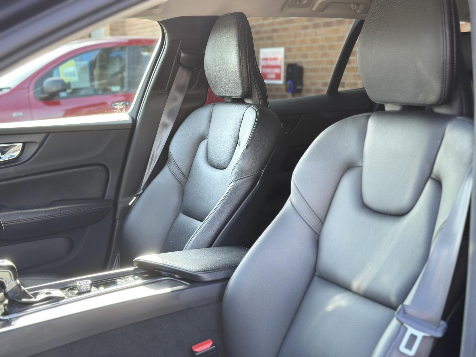 Volvo V60 2.0 D4 Momentum Pro Estate 5dr Diesel Auto Euro 6 (s/s) (190 ps)
