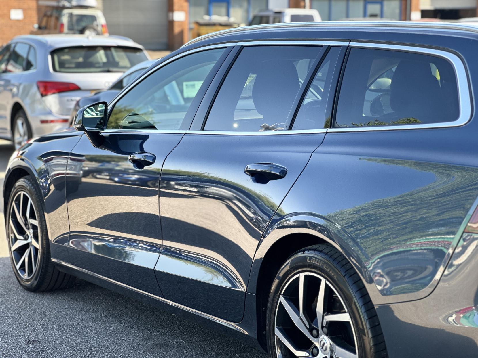 Volvo V60 2.0 D4 Momentum Pro Estate 5dr Diesel Auto Euro 6 (s/s) (190 ps)