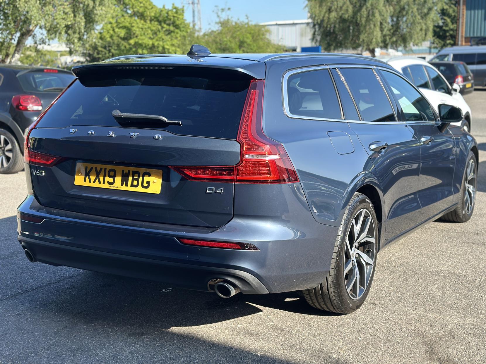 Volvo V60 2.0 D4 Momentum Pro Estate 5dr Diesel Auto Euro 6 (s/s) (190 ps)