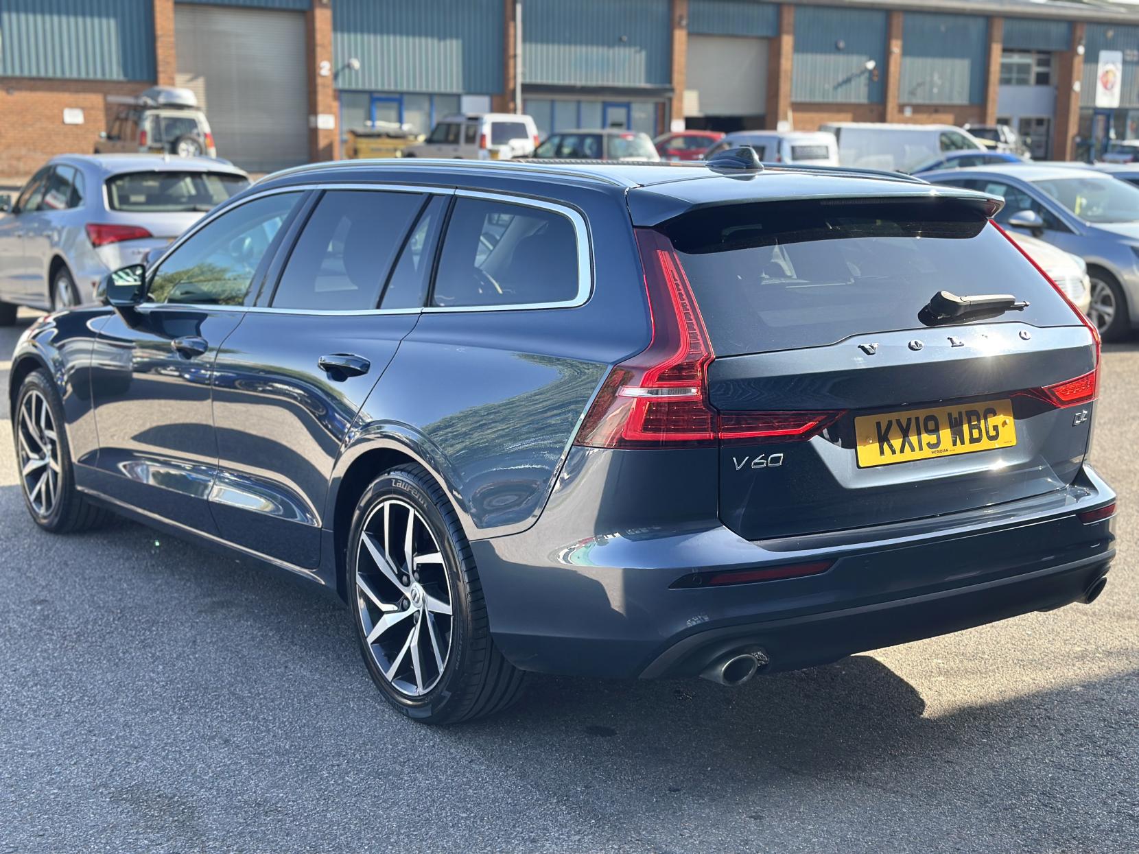 Volvo V60 2.0 D4 Momentum Pro Estate 5dr Diesel Auto Euro 6 (s/s) (190 ps)