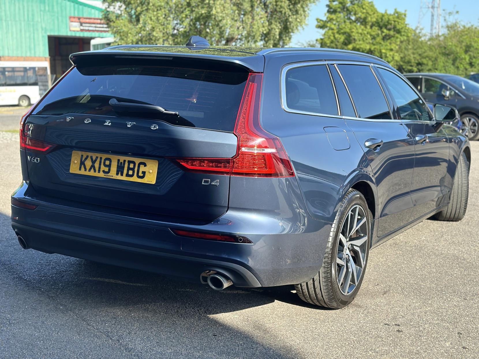 Volvo V60 2.0 D4 Momentum Pro Estate 5dr Diesel Auto Euro 6 (s/s) (190 ps)
