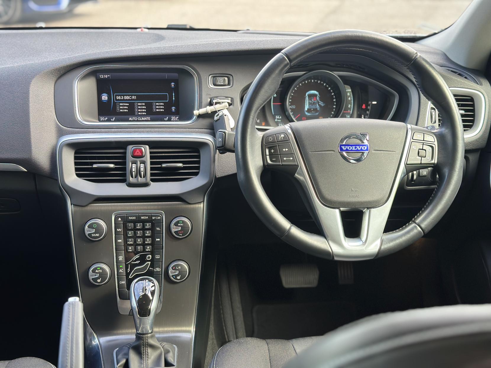 Volvo V40 1.6 T4 SE Lux Nav Hatchback 5dr Petrol Powershift Euro 5 (s/s) (180 ps)