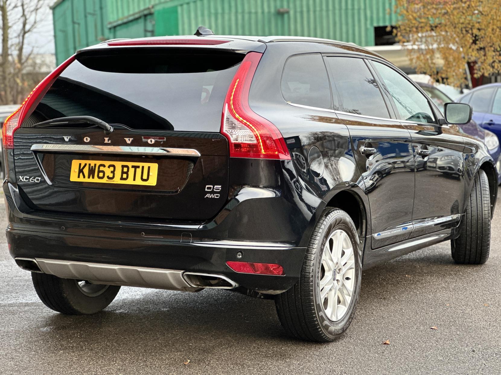 Volvo XC60 2.4 D5 SE Lux Nav SUV 5dr Diesel Geartronic AWD Euro 5 (215 ps)