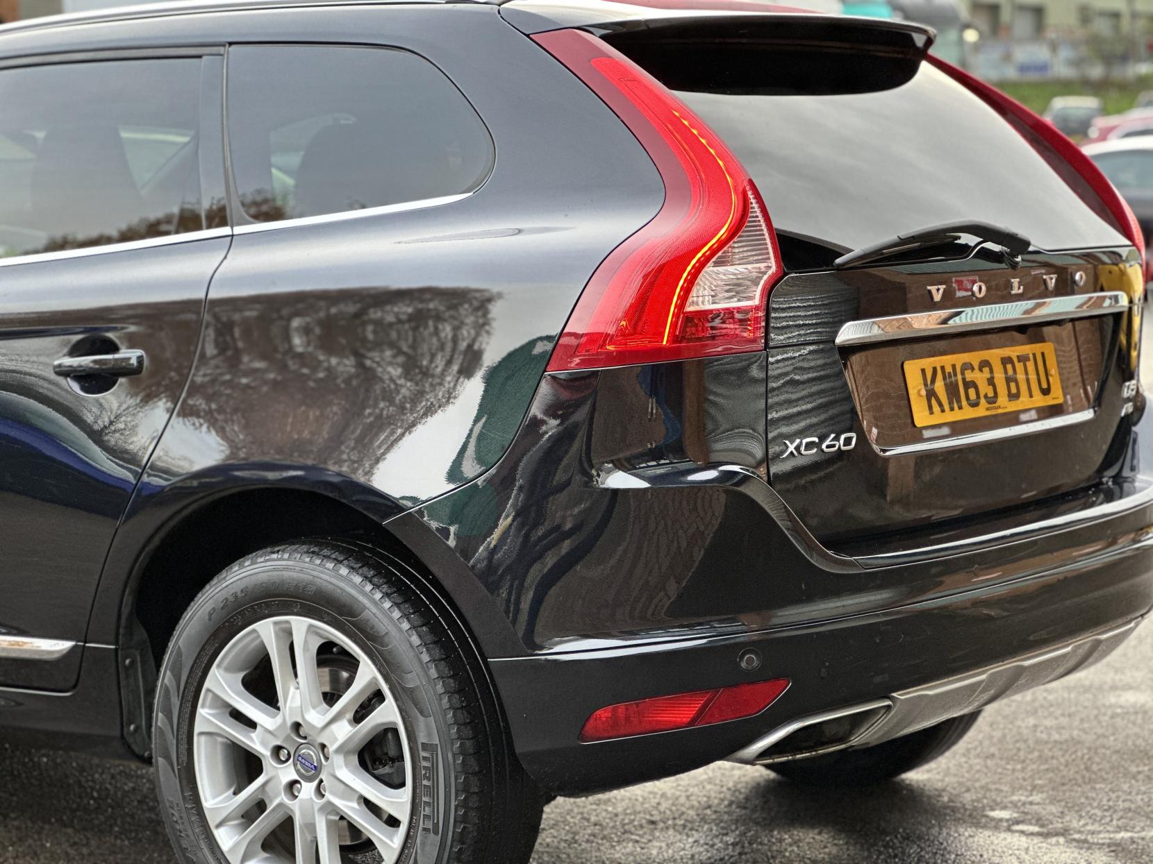 Volvo XC60 2.4 D5 SE Lux Nav SUV 5dr Diesel Geartronic AWD Euro 5 (215 ps)