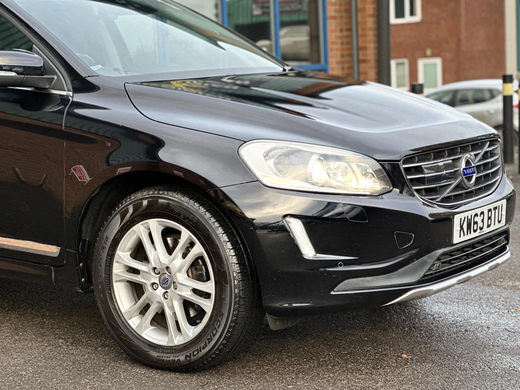 Volvo XC60 2.4 D5 SE Lux Nav SUV 5dr Diesel Geartronic AWD Euro 5 (215 ps)