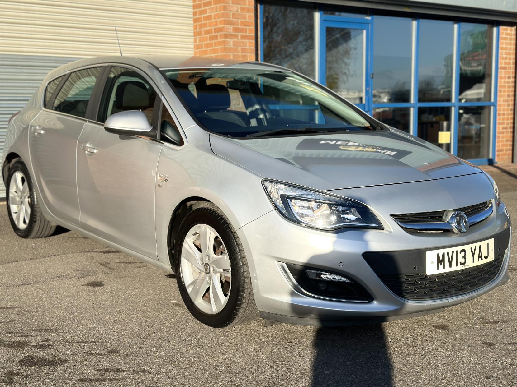 Vauxhall Astra 2.0 CDTi SRi Hatchback 5dr Diesel Auto Euro 5 (165 ps)