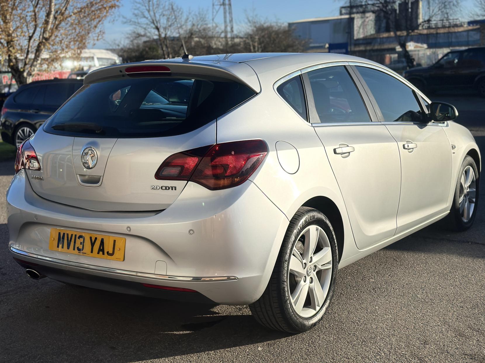 Vauxhall Astra 2.0 CDTi SRi Hatchback 5dr Diesel Auto Euro 5 (165 ps)