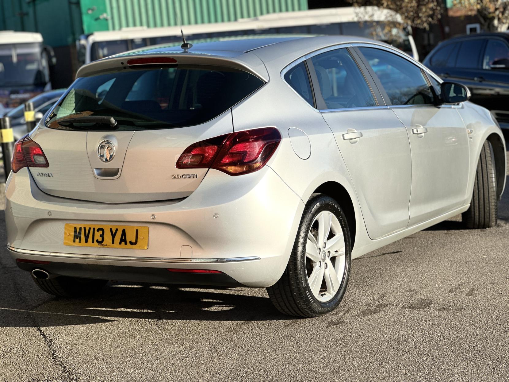 Vauxhall Astra 2.0 CDTi SRi Hatchback 5dr Diesel Auto Euro 5 (165 ps)