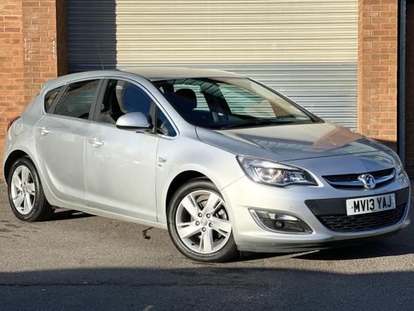 Vauxhall Astra 2.0 CDTi SRi Hatchback 5dr Diesel Auto Euro 5 (165 ps)