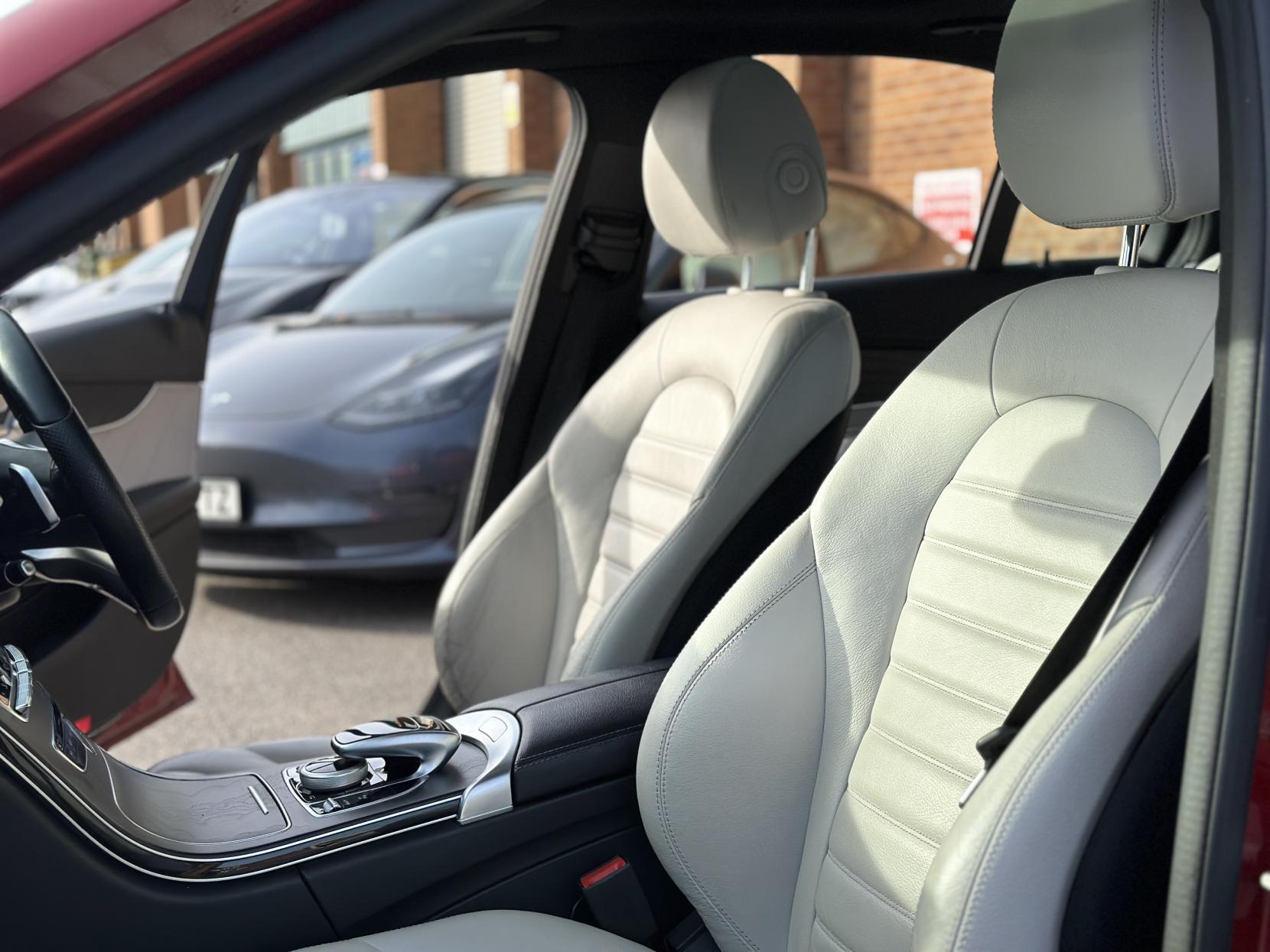 Mercedes-Benz C Class 2.1 C300h BlueTEC AMG Line Saloon 4dr Diesel Hybrid G-Tronic+ Euro 6 (s/s) (231 ps)