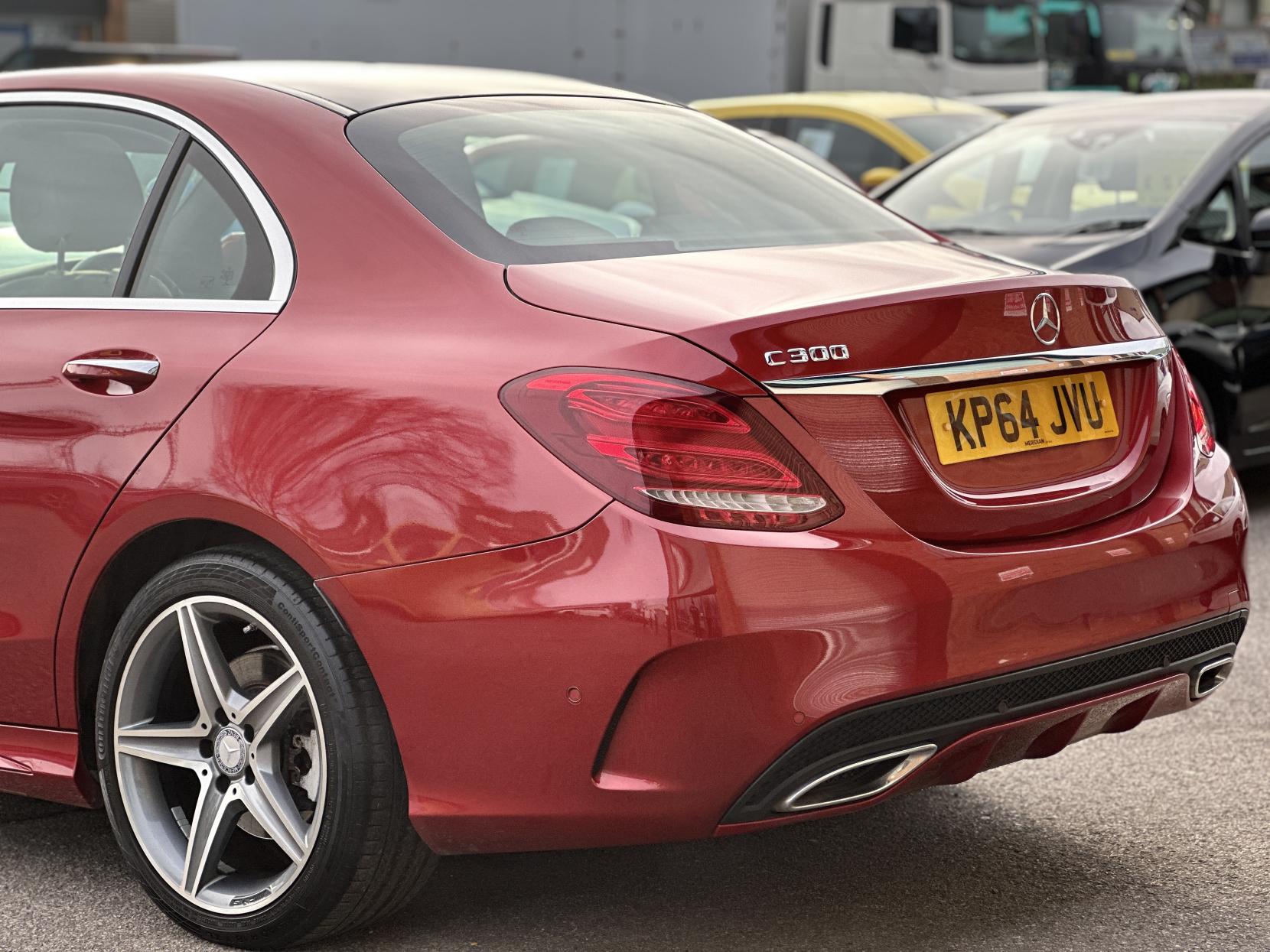 Mercedes-Benz C Class 2.1 C300h BlueTEC AMG Line Saloon 4dr Diesel Hybrid G-Tronic+ Euro 6 (s/s) (231 ps)