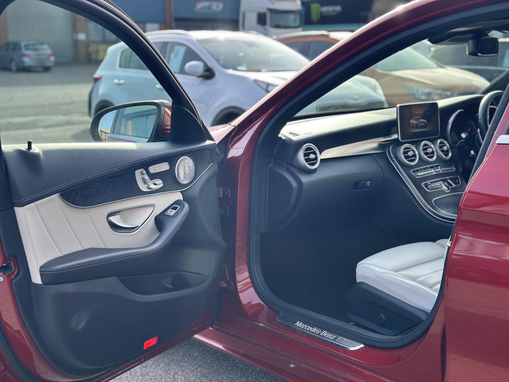 Mercedes-Benz C Class 2.1 C300h BlueTEC AMG Line Saloon 4dr Diesel Hybrid G-Tronic+ Euro 6 (s/s) (231 ps)