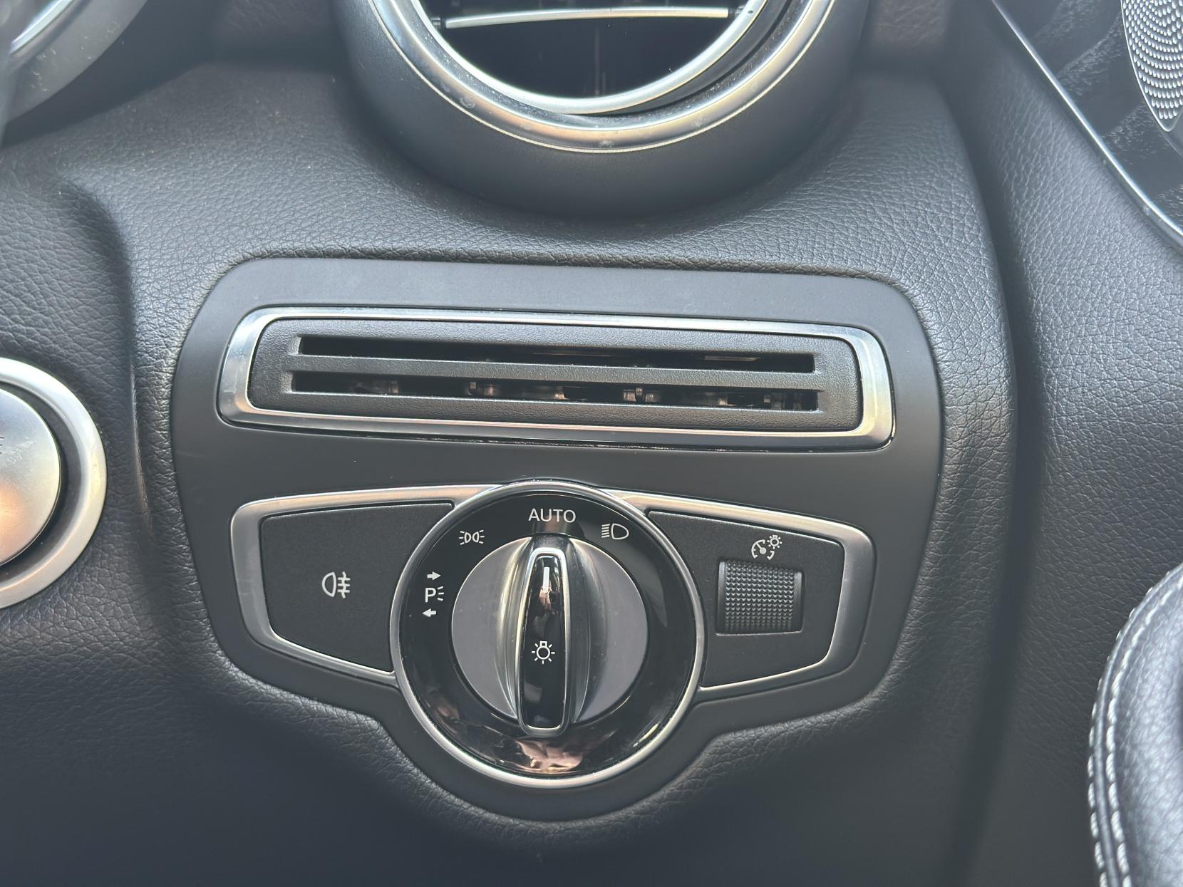 Mercedes-Benz C Class 2.1 C300h BlueTEC AMG Line Saloon 4dr Diesel Hybrid G-Tronic+ Euro 6 (s/s) (231 ps)